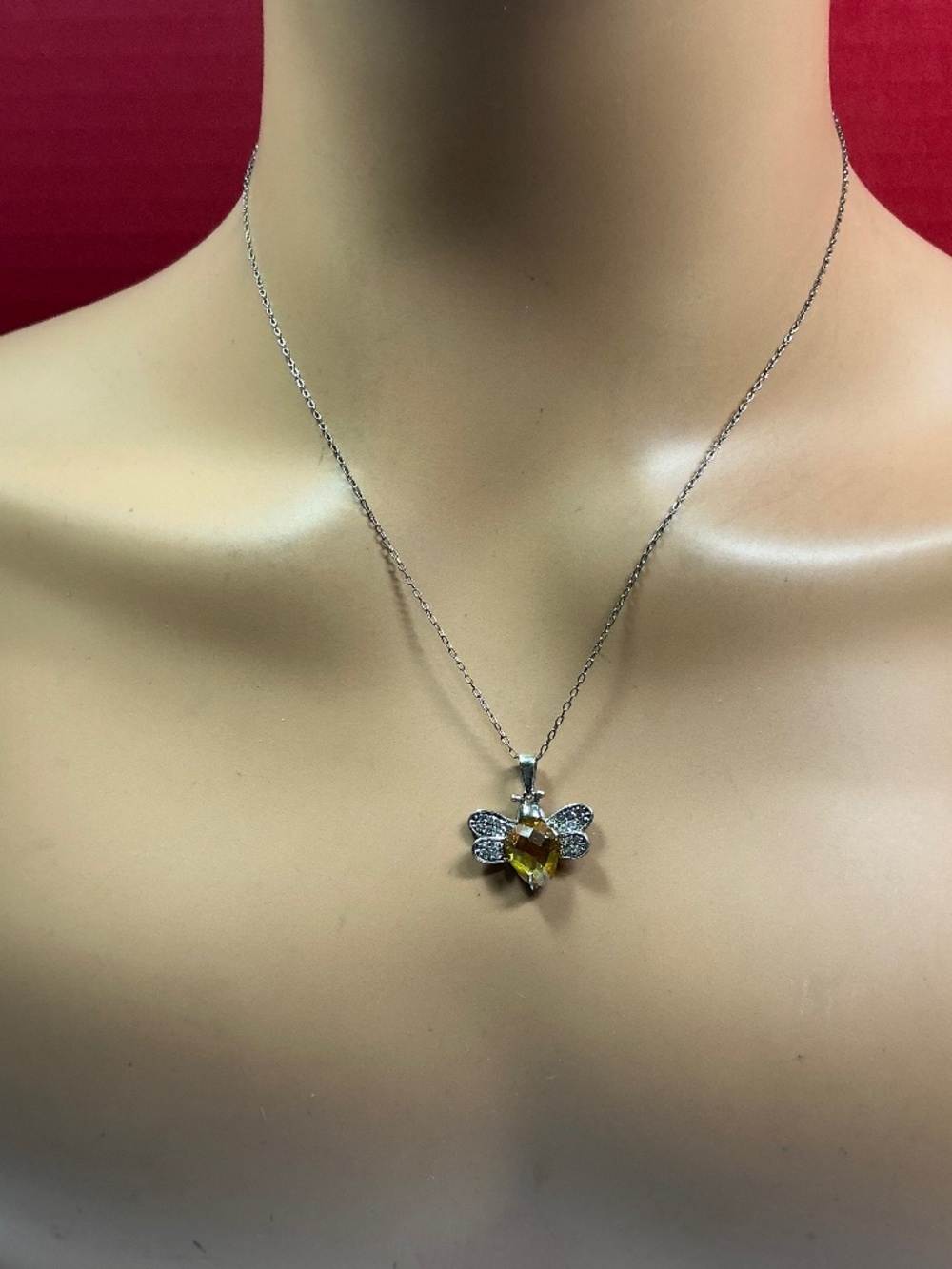 Sterling Silver Bee 🐝 Pendant Necklace W/ A Baltic Amber Stone. 18.75”.